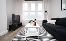 Large 5 Bedroom House - Harlequin Gardens By Ty Sa